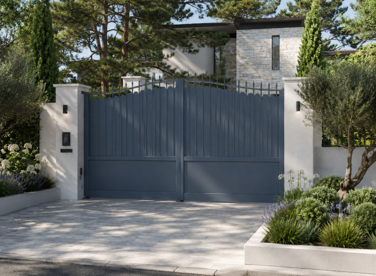 Portail battant aluminium de style fer forg&eacute; traditionnel